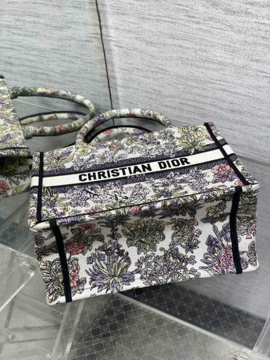 Picture of Dior Handbags _SKUfw238916243fw
